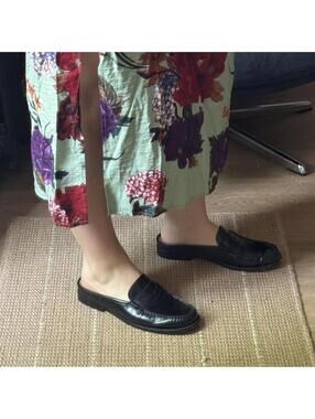Women's Multi and Black Loafer